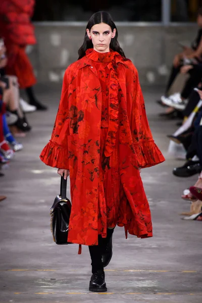 Look 16